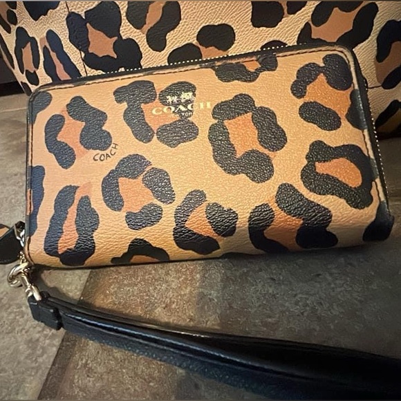 Coach tote and double zip wallet - Picture 3 of 9